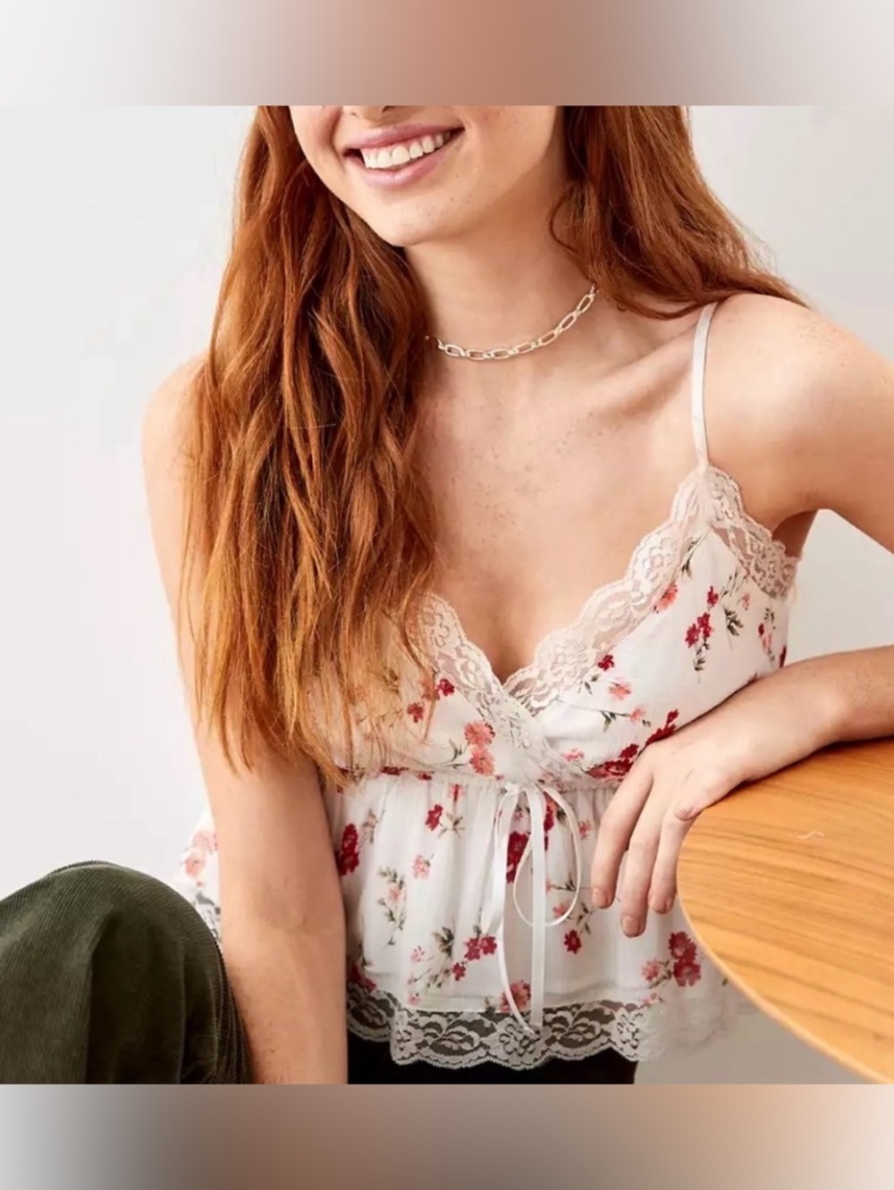 American Eagle Outfitters White Floral Lace-Trim Tank. Size S